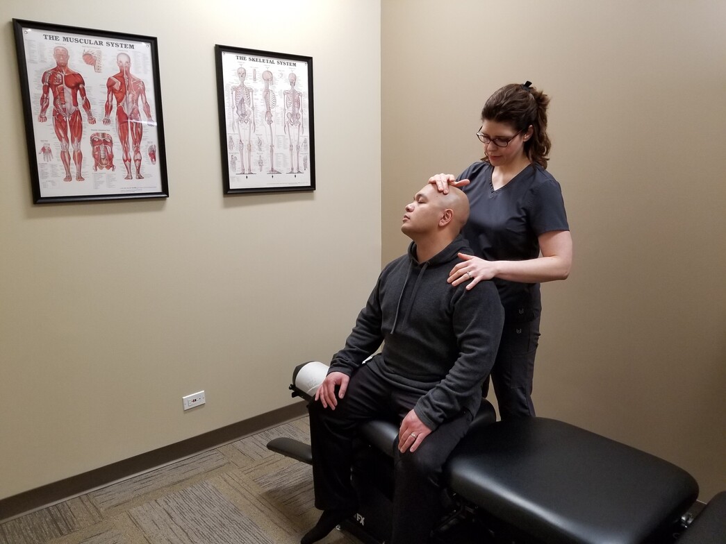 Chiropractic and physical therapy evaluation for neck pain in Bloomingdale IL